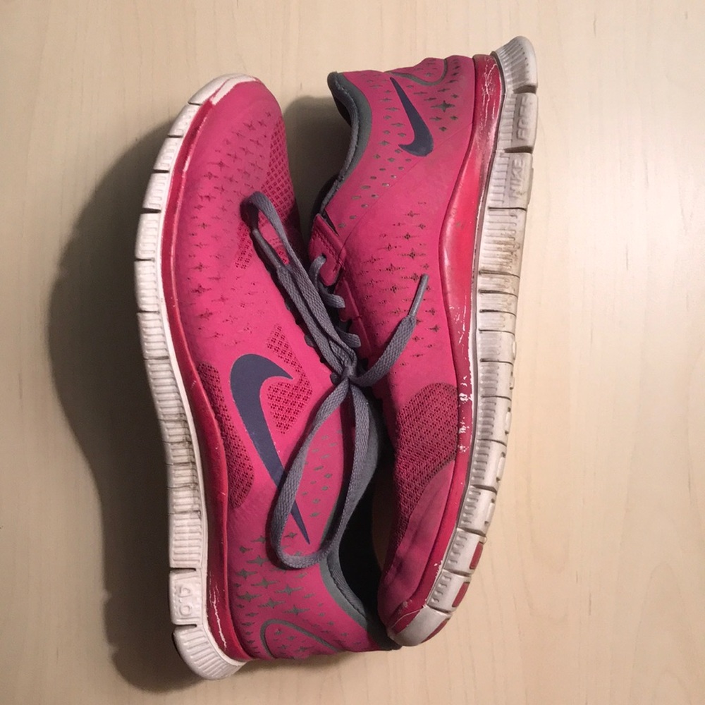 Pink nike’s
